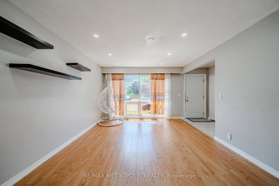 235 S Waverly Street • Oshawa, ON photo 8