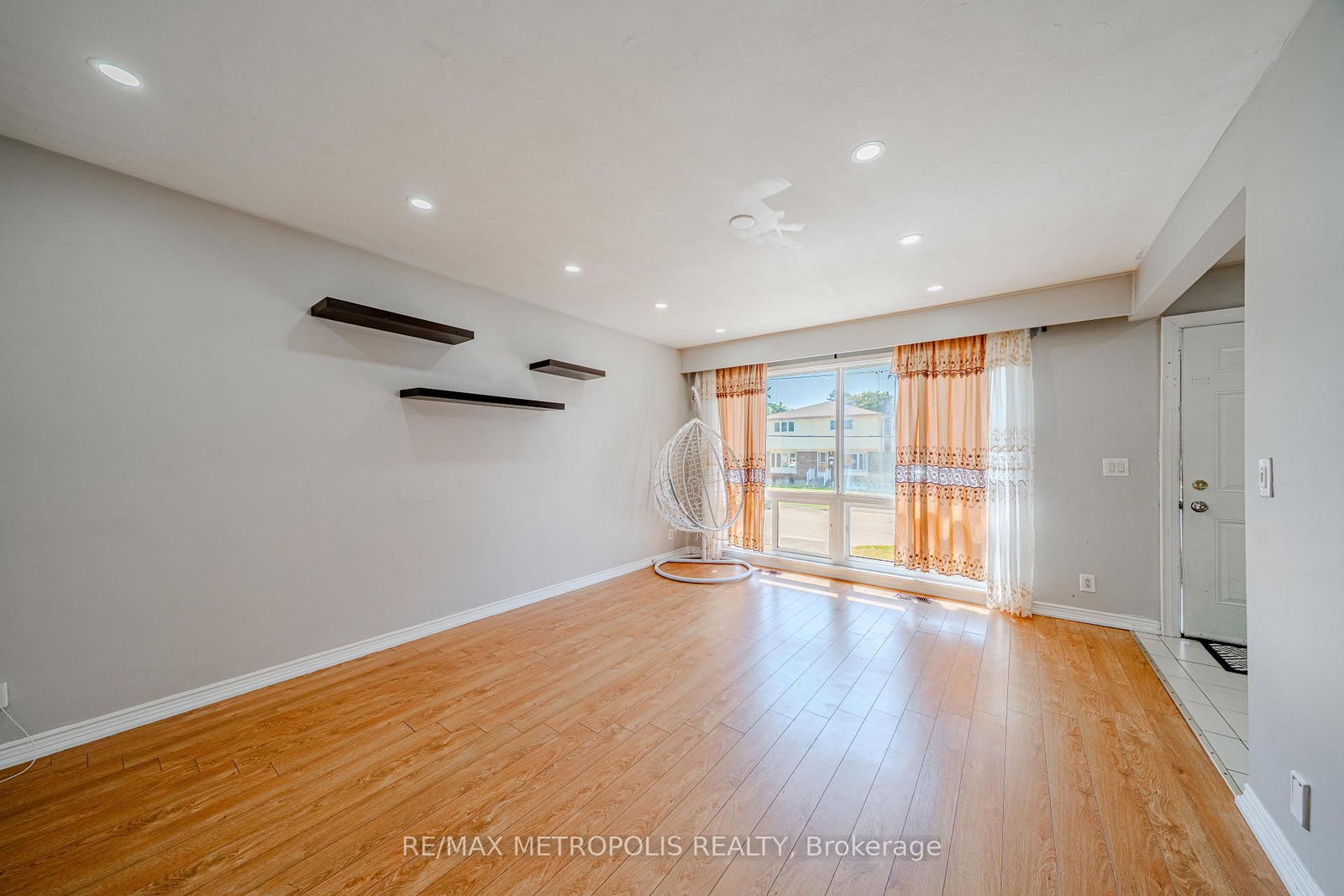 235 S Waverly Street • Oshawa, ON photo 9