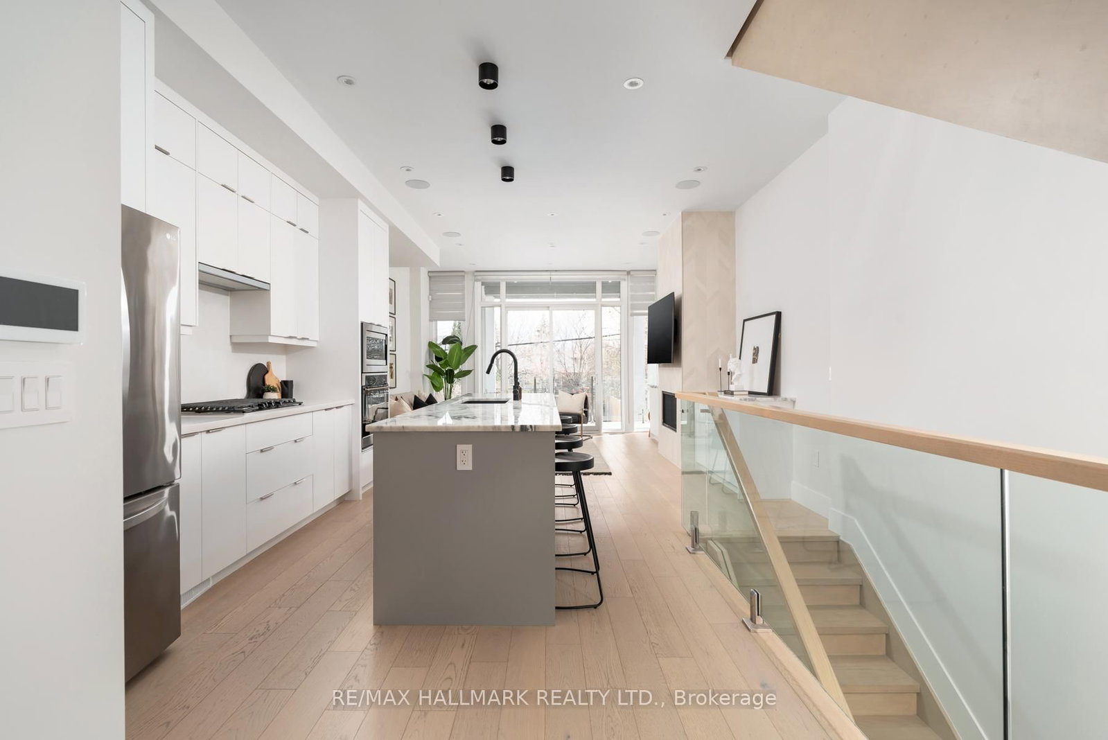 167 Sammon Avenue • Toronto, ON photo 8
