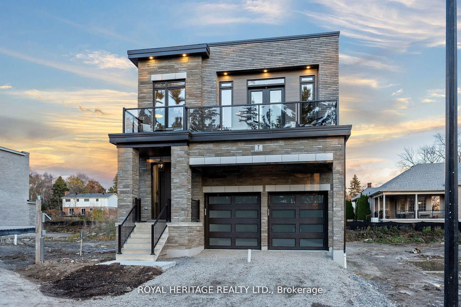 7 Inverlynn Way • Whitby, ON photo 3
