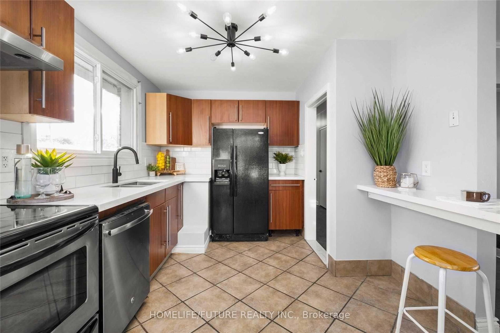 50 Benlight Crescent • Toronto, ON photo 13
