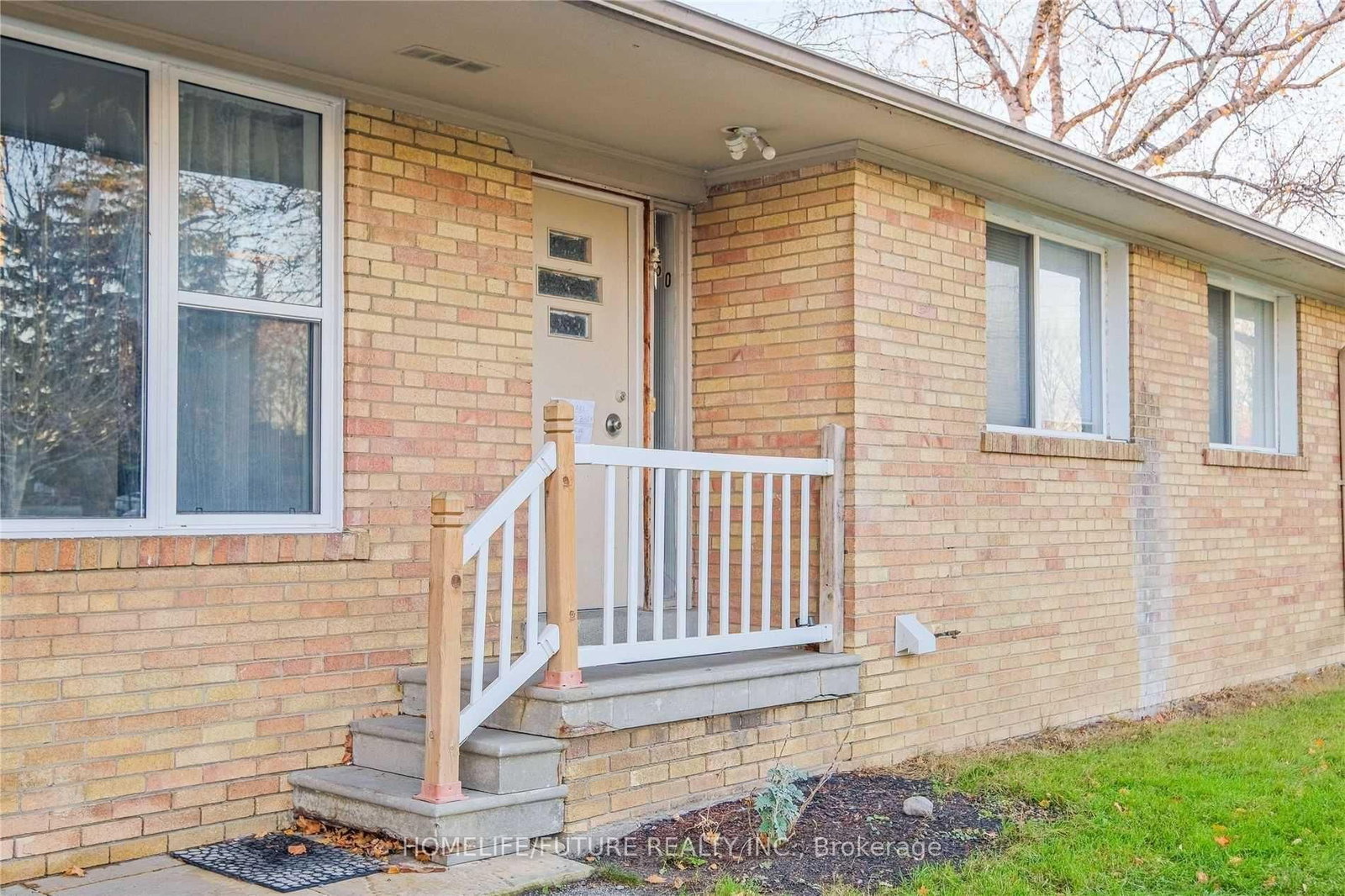 50 Benlight Crescent • Toronto, ON photo 3