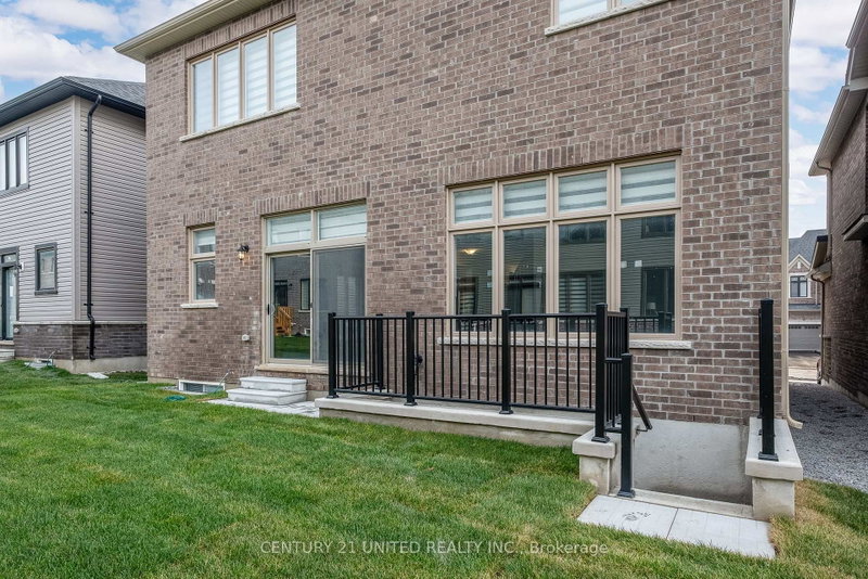2 (lower level) - 1040 Suddard Avenue