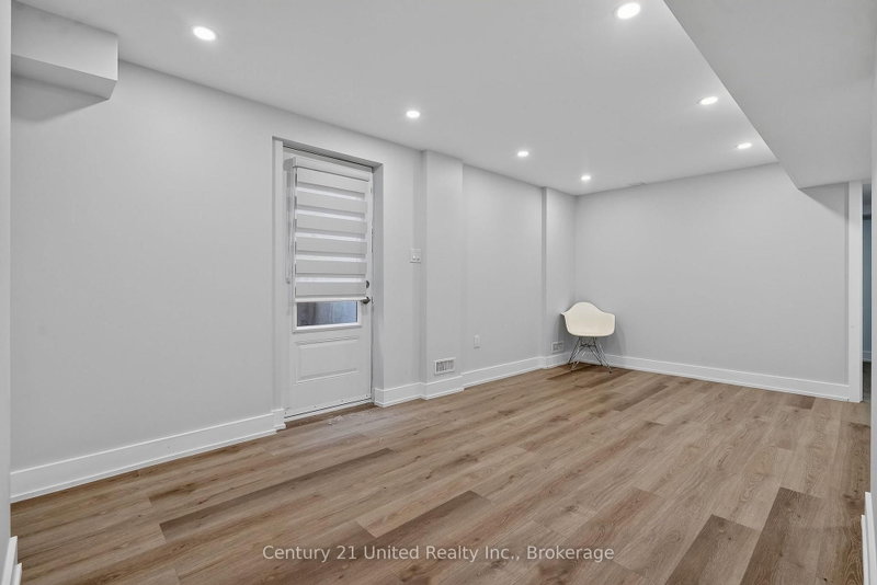 2 (lower level) - 1040 Suddard Avenue