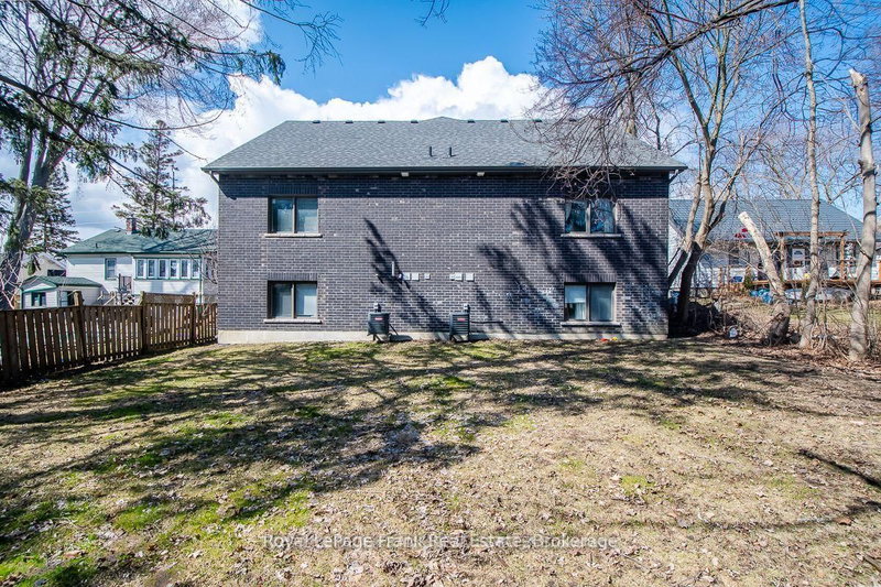 LOWER - 805B Dundas Street
