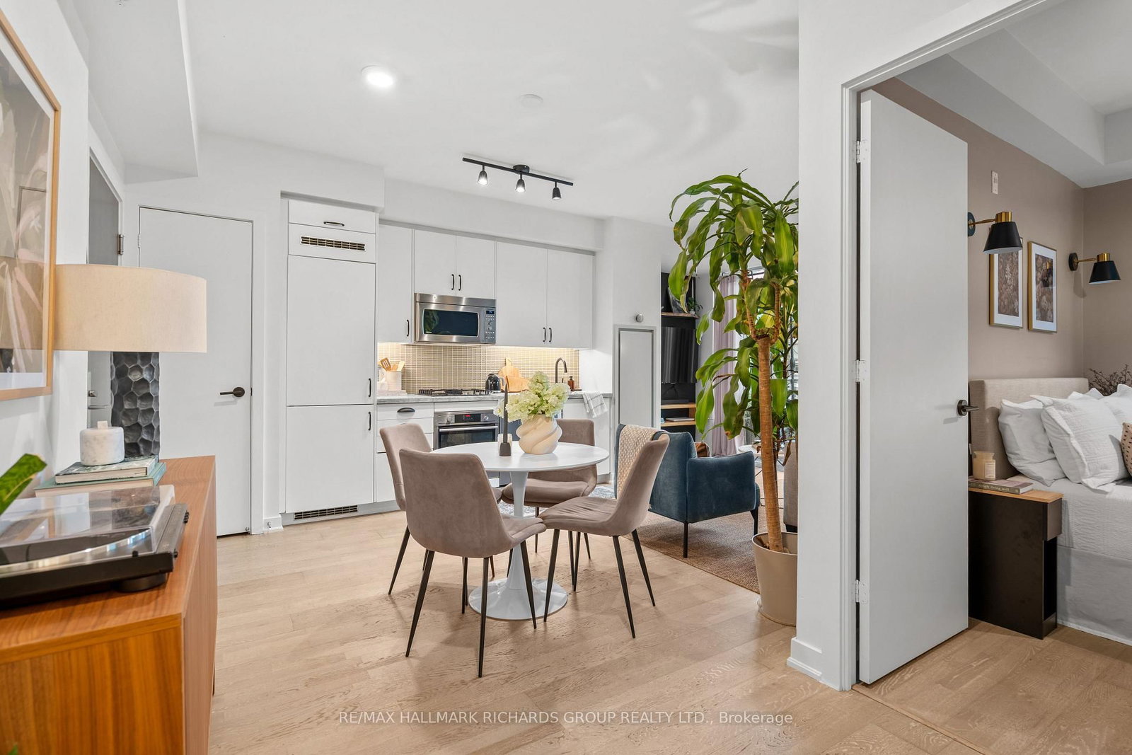 1960 E Queen Street • #301 • Toronto, ON photo 17
