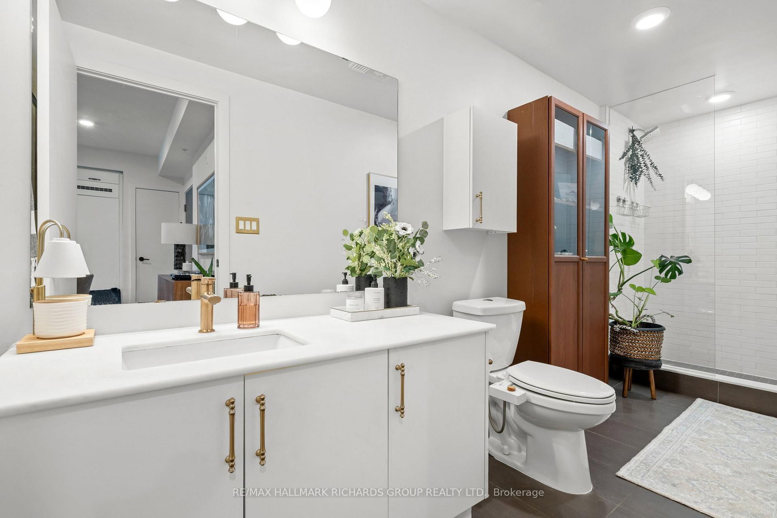 1960 E Queen Street • #301 • Toronto, ON photo 24