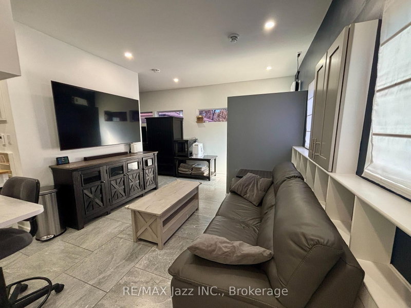 Unit 3 (ADU) - 751 Phillip Murray Avenue