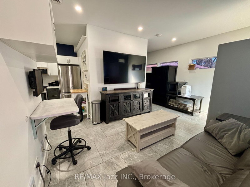 Unit 3 (ADU) - 751 Phillip Murray Avenue
