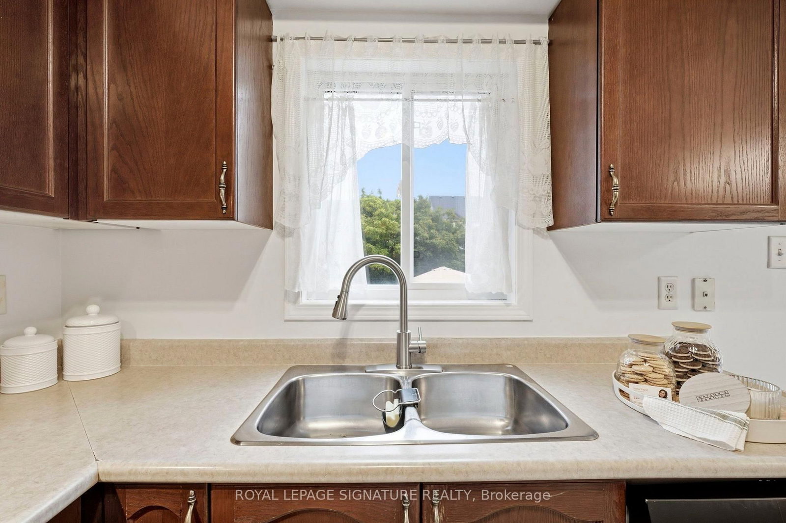 5 Fawcett Avenue • Whitby, ON photo 17