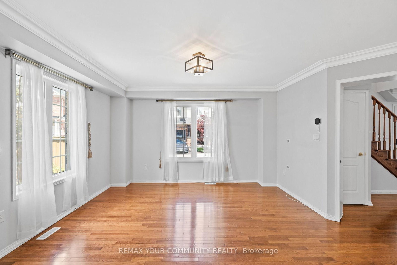 18 Telstar Way • Whitby, ON photo 11