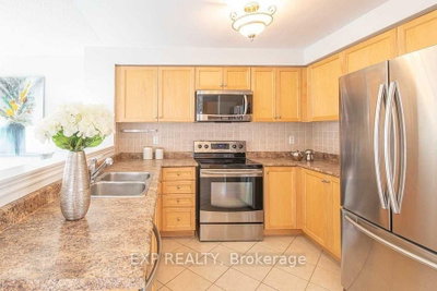 8 Rampart Crescent — photo 6