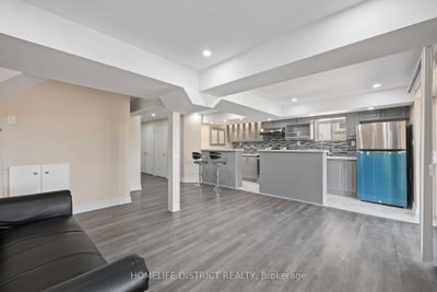 7 Mosely Crescent — more photos
