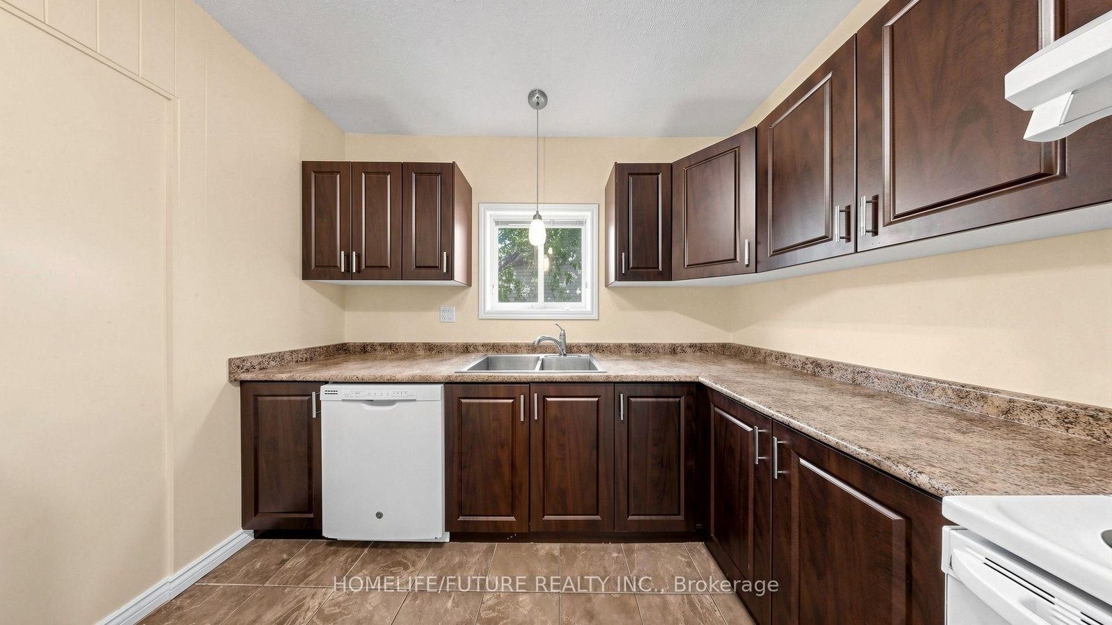 804 Dundas Street W • Whitby, ON photo 17
