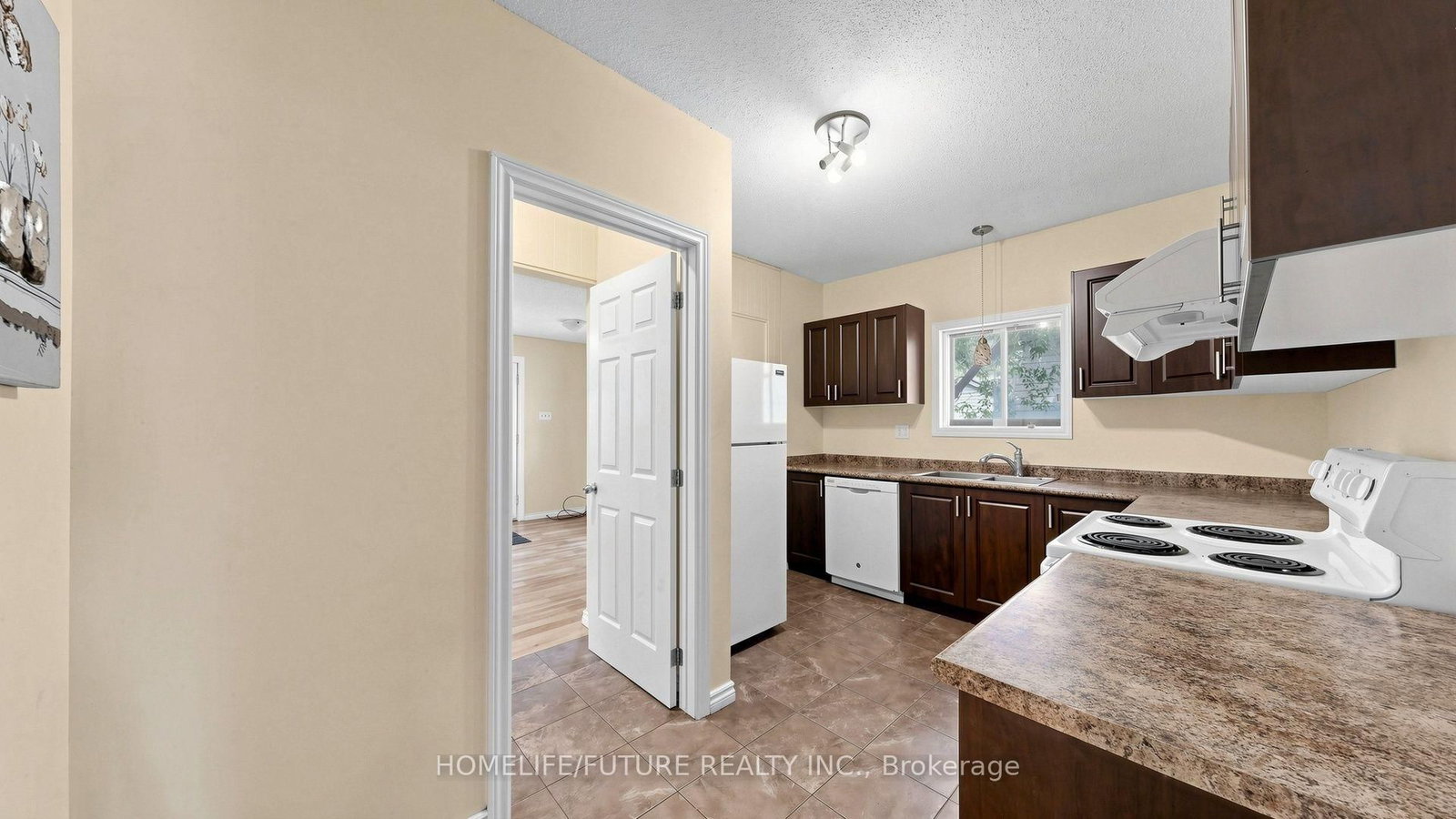 804 Dundas Street W • Whitby, ON photo 18