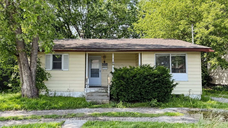 804 Dundas Street W