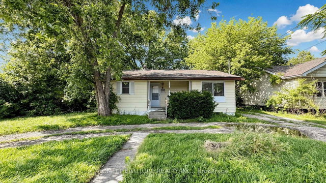 804 Dundas Street W