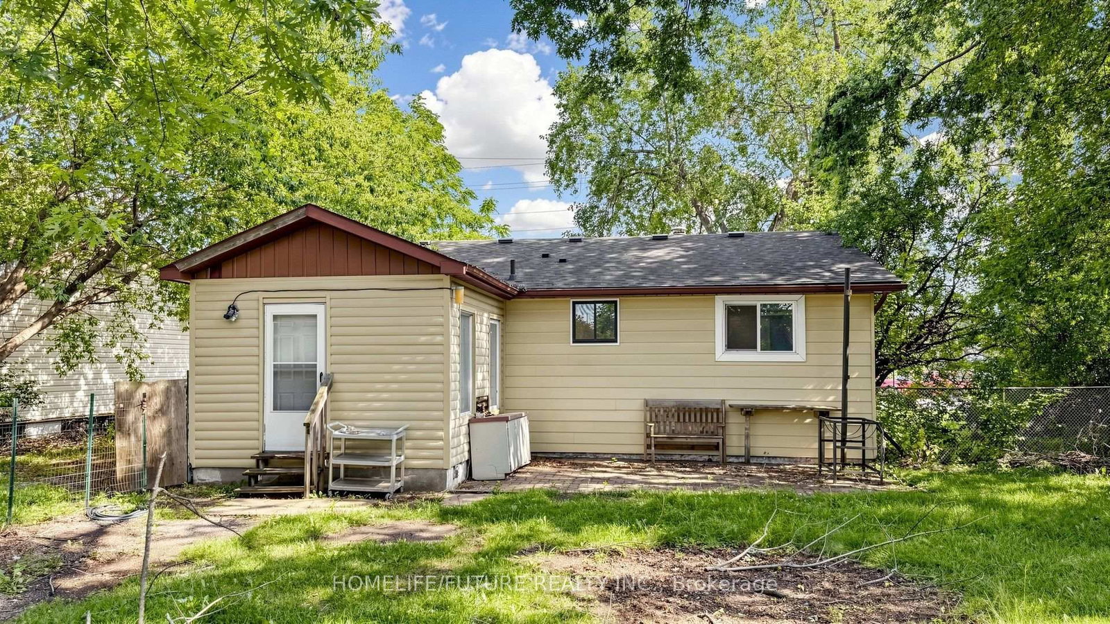 804 Dundas Street W • Whitby, ON photo 44