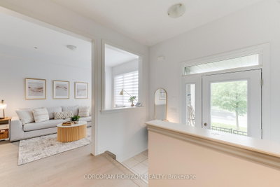 15 Mountainside Crescent • Whitby, ON photo 4