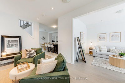 15 Mountainside Crescent • Whitby, ON photo 5