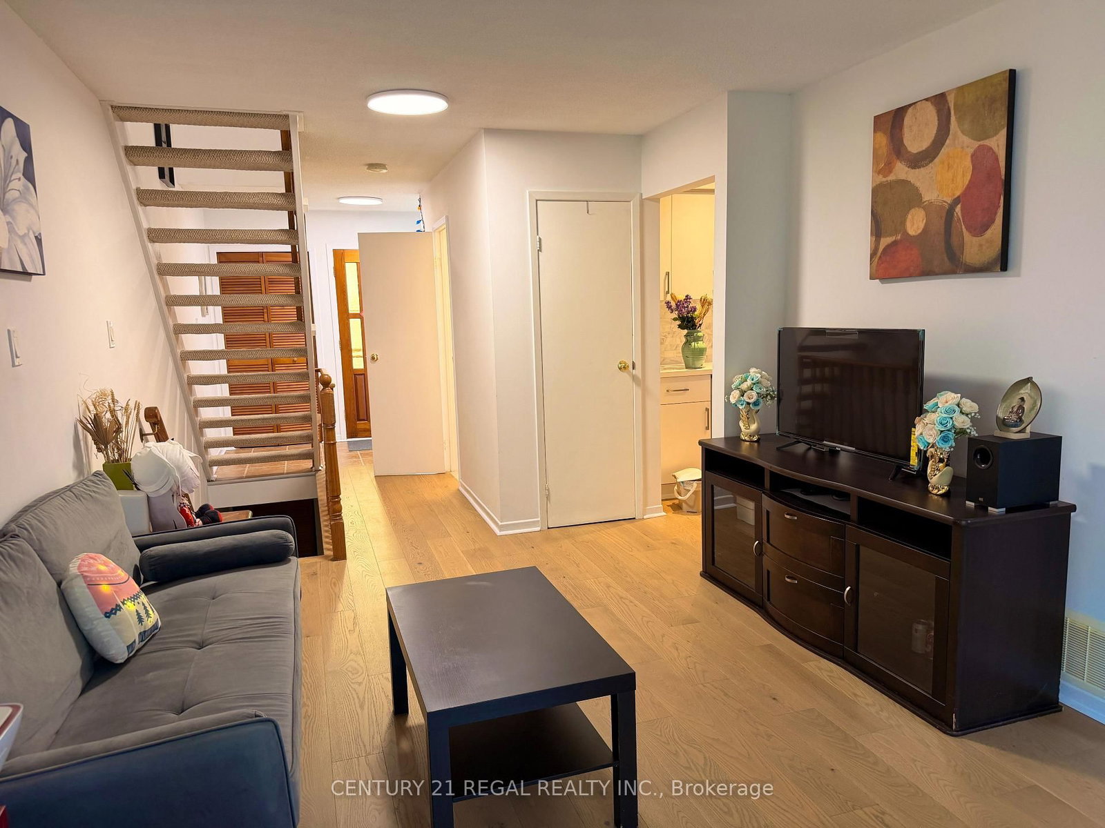 8 Chamberlain Court • Ajax, ON photo 13