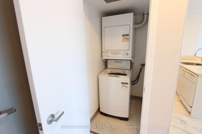 36 Lee Centre Drive • #2906 • Toronto, ON photo 2