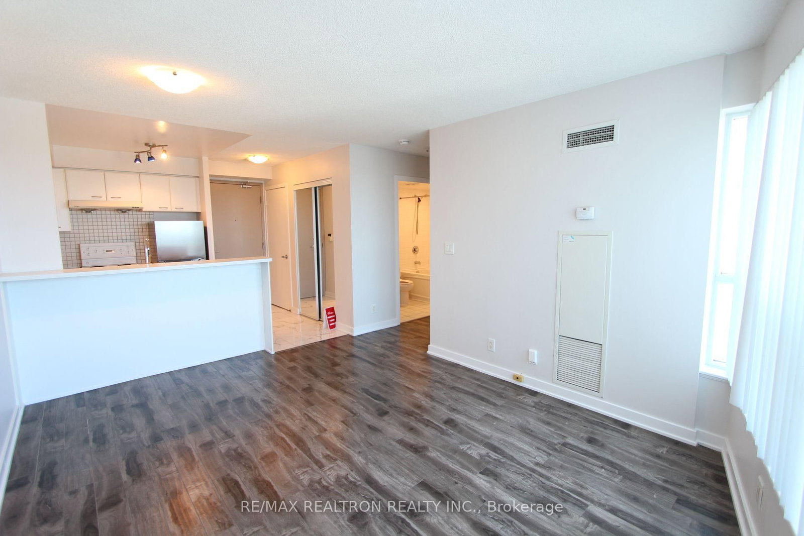 36 Lee Centre Drive • #2906 • Toronto, ON photo 8