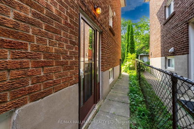 Unit UPPER / 2ND — 402 Kingston Road — photo 5