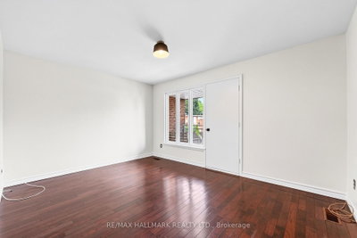 Unit UPPER / 2ND — 402 Kingston Road — more photos