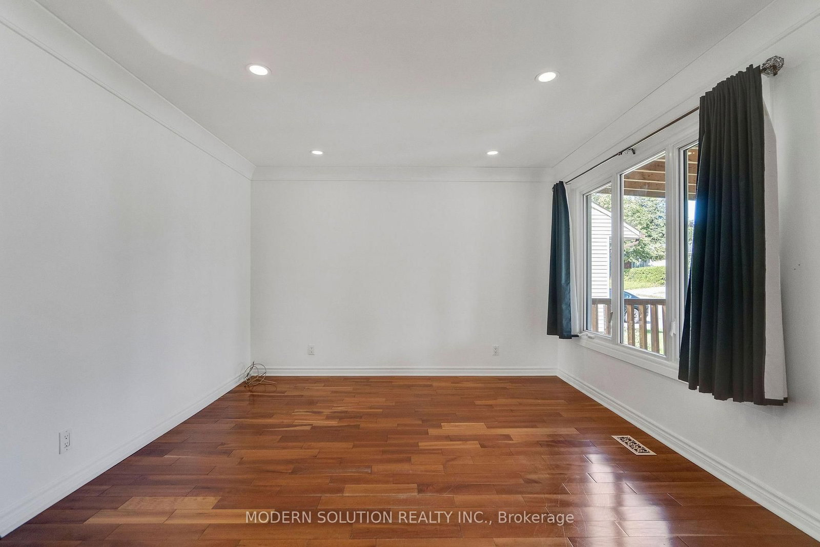 31 Elm Street • Ajax, ON photo 10