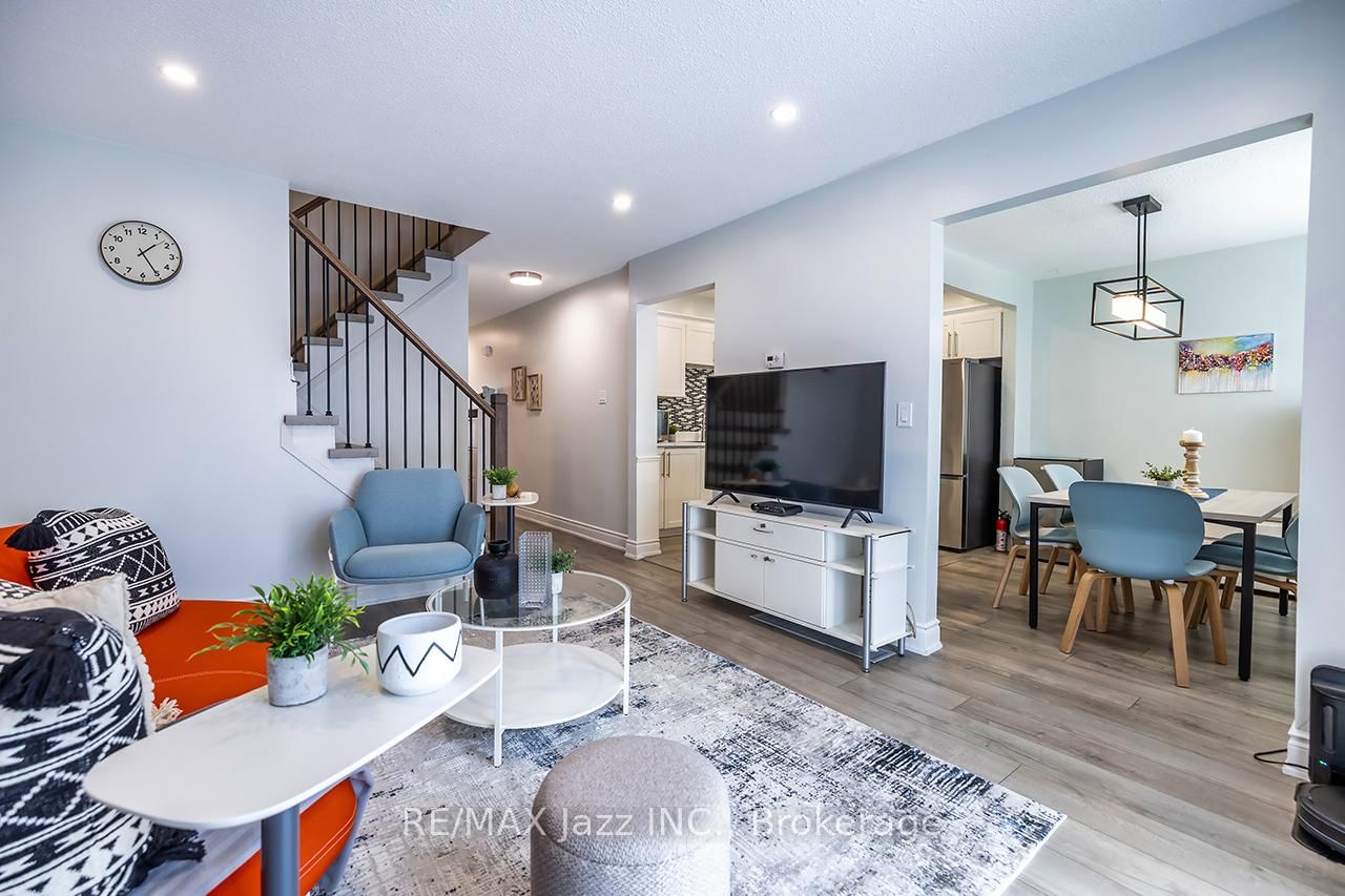 15 Graham Court • Whitby, ON photo 11