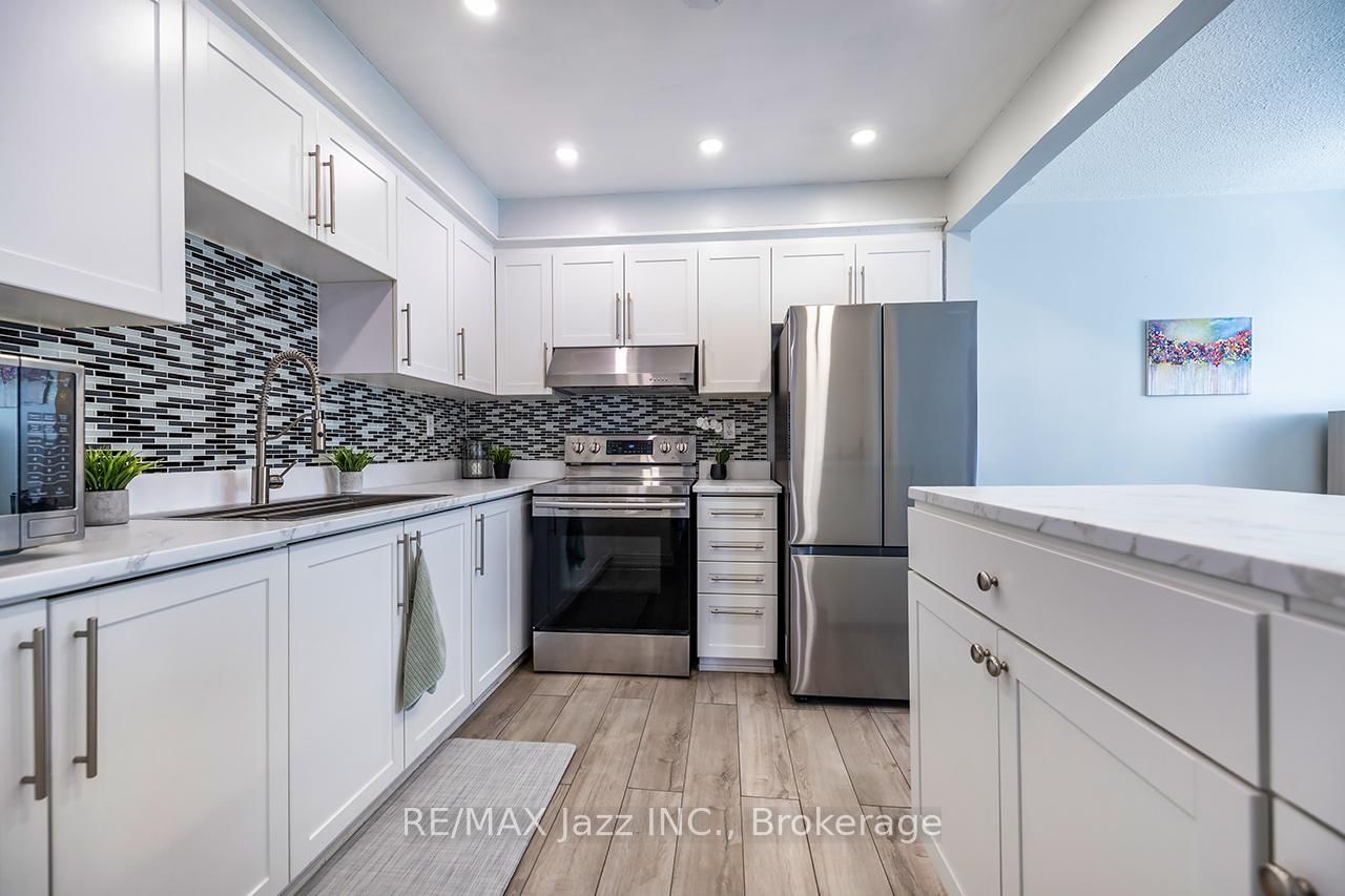 15 Graham Court • Whitby, ON photo 13