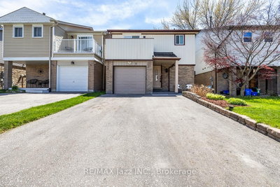15 Graham Court • Whitby, ON photo 3
