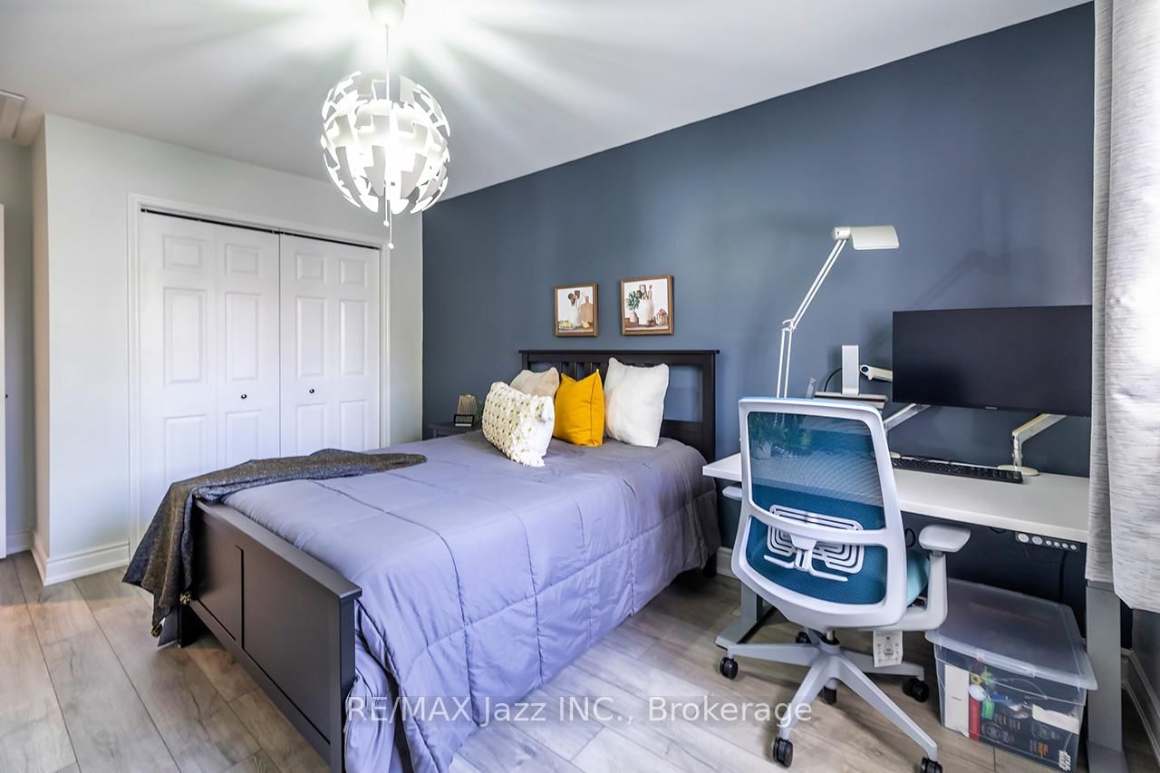 15 Graham Court • Whitby, ON photo 32