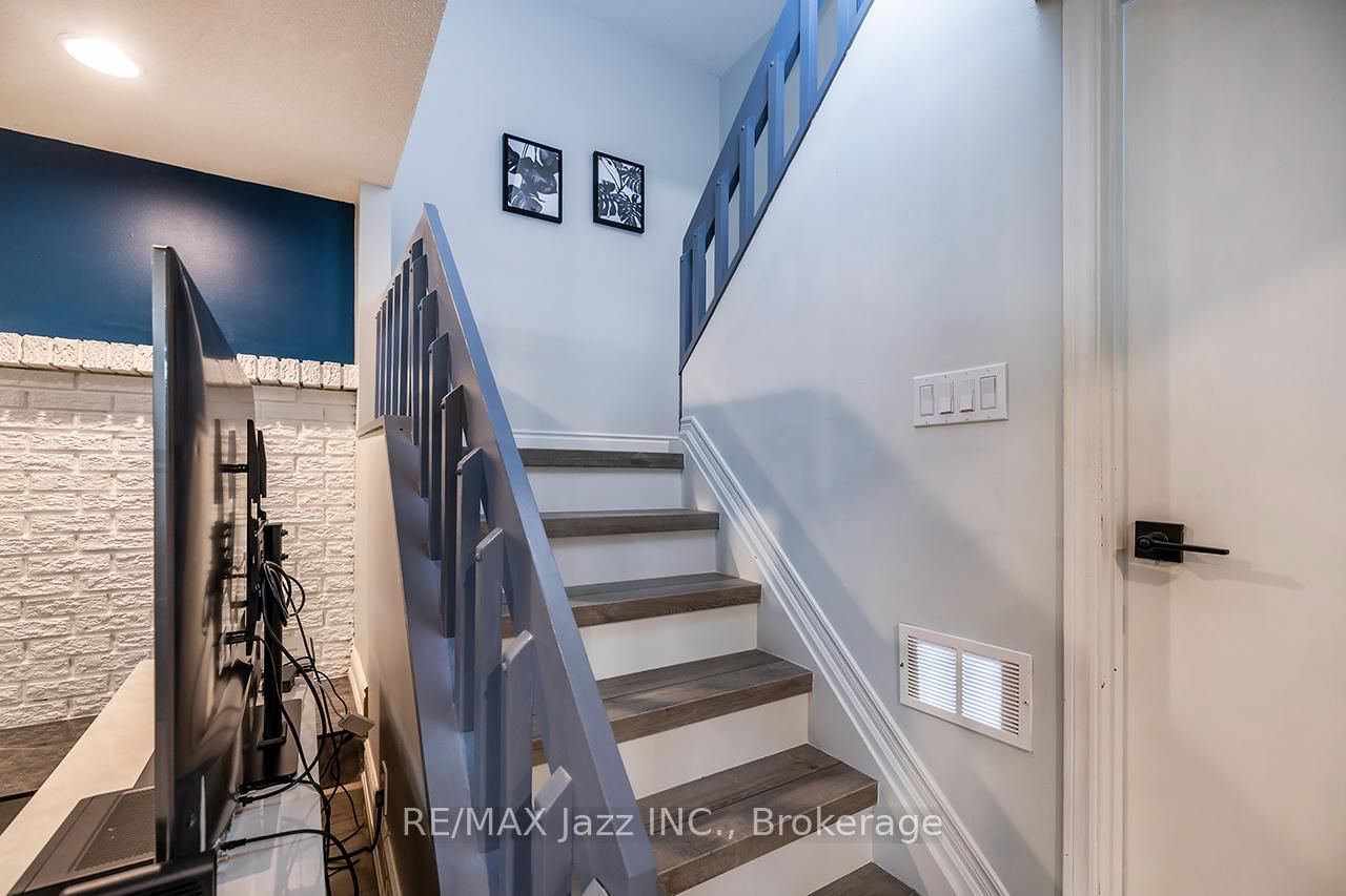 15 Graham Court • Whitby, ON photo 34