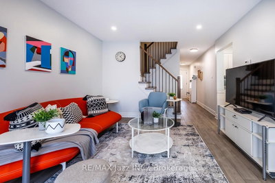 15 Graham Court • Whitby, ON photo 9