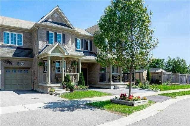 home for lease on 92 Todhunter Crescent