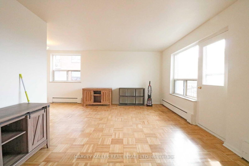 1751 Victoria Park Ave photo 5