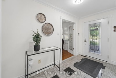1 Mayfield Crescent — more photos