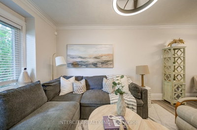 256 Blantyre Avenue — more photos
