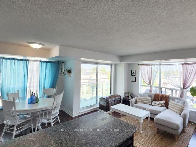 330 - 60 Fairfax Crescent