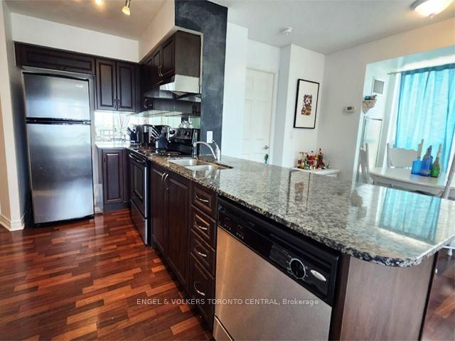 330 - 60 Fairfax Crescent
