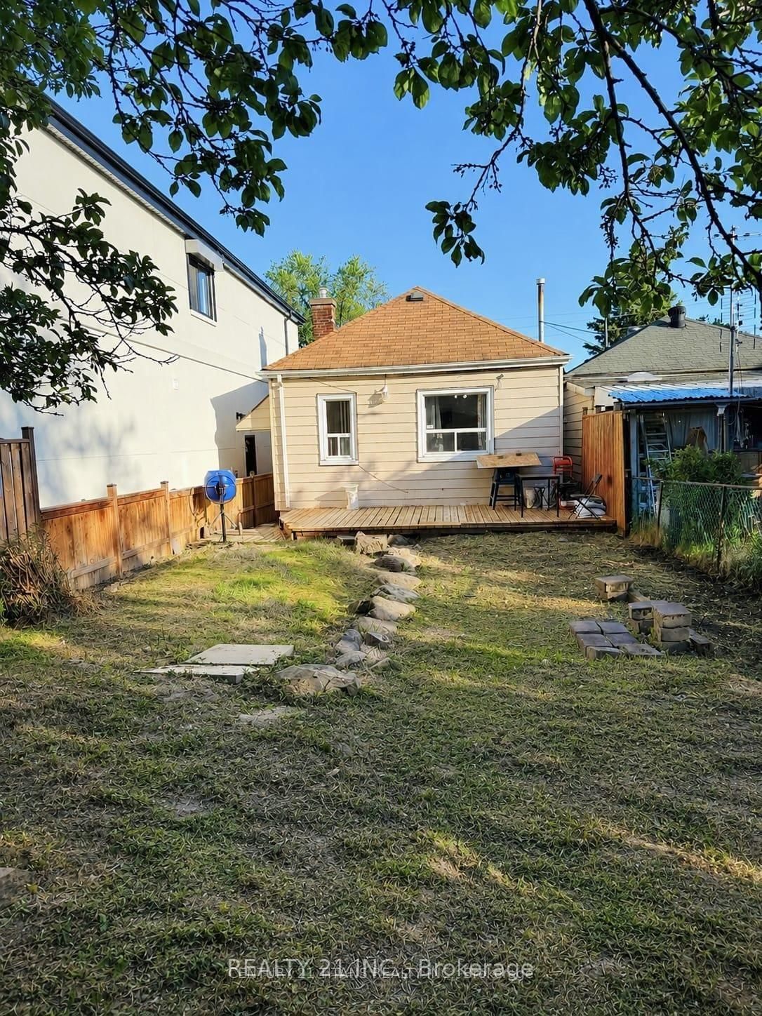8 Mack Avenue • Toronto, ON photo 27