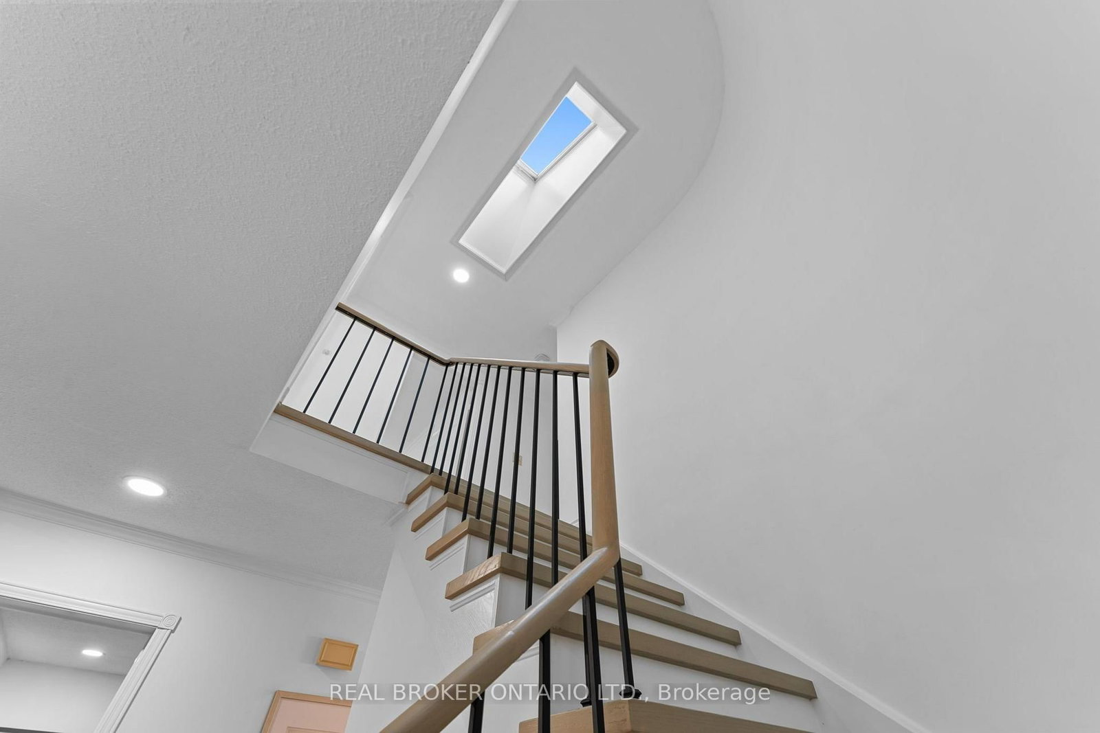 1 Baronial Court • Toronto, ON photo 18