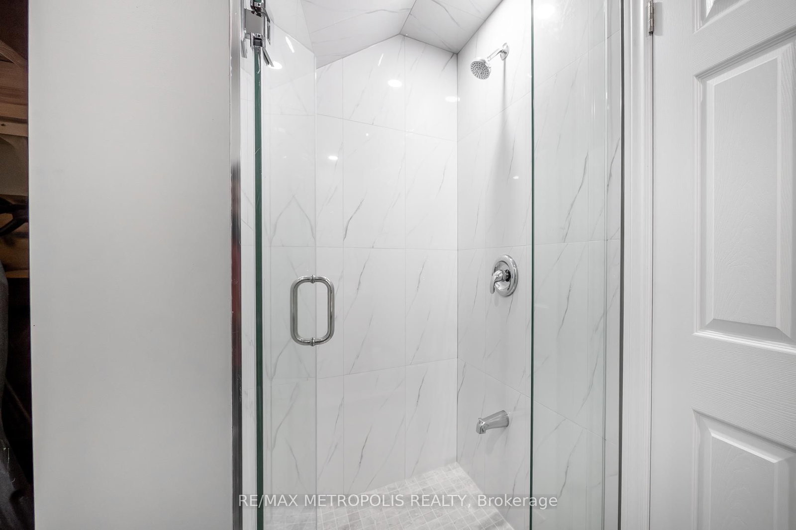 127 Mcphail Avenue • Clarington, ON photo 41