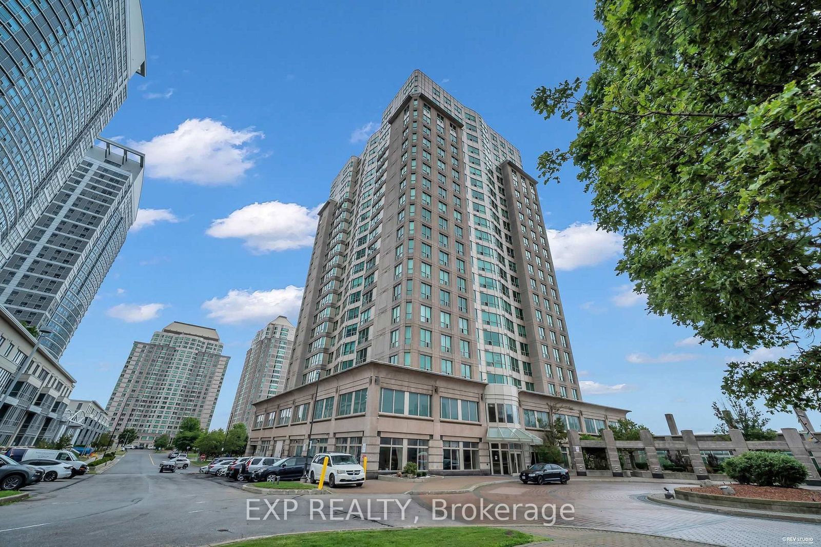 1016-8 Lee Centre Drive, Toronto, ON