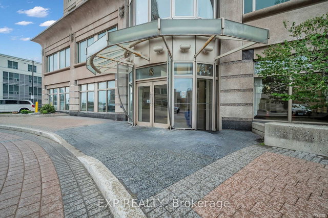 1016 - 8 Lee Centre Drive N