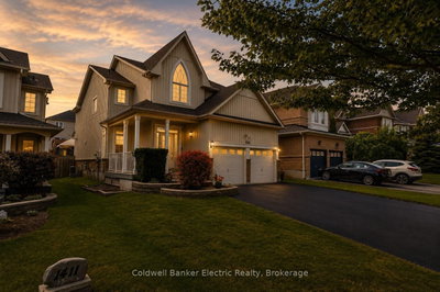 1407 Ashgrove Crescent