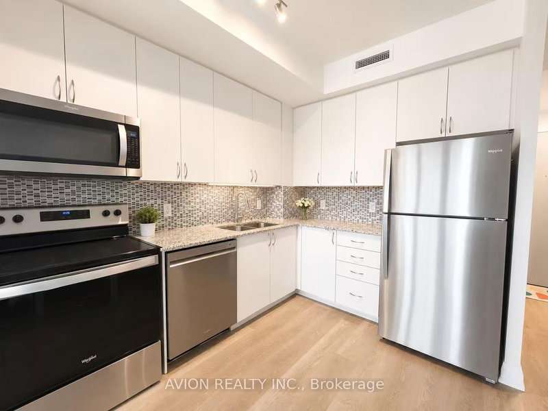 212 - 3220 Sheppard Avenue E