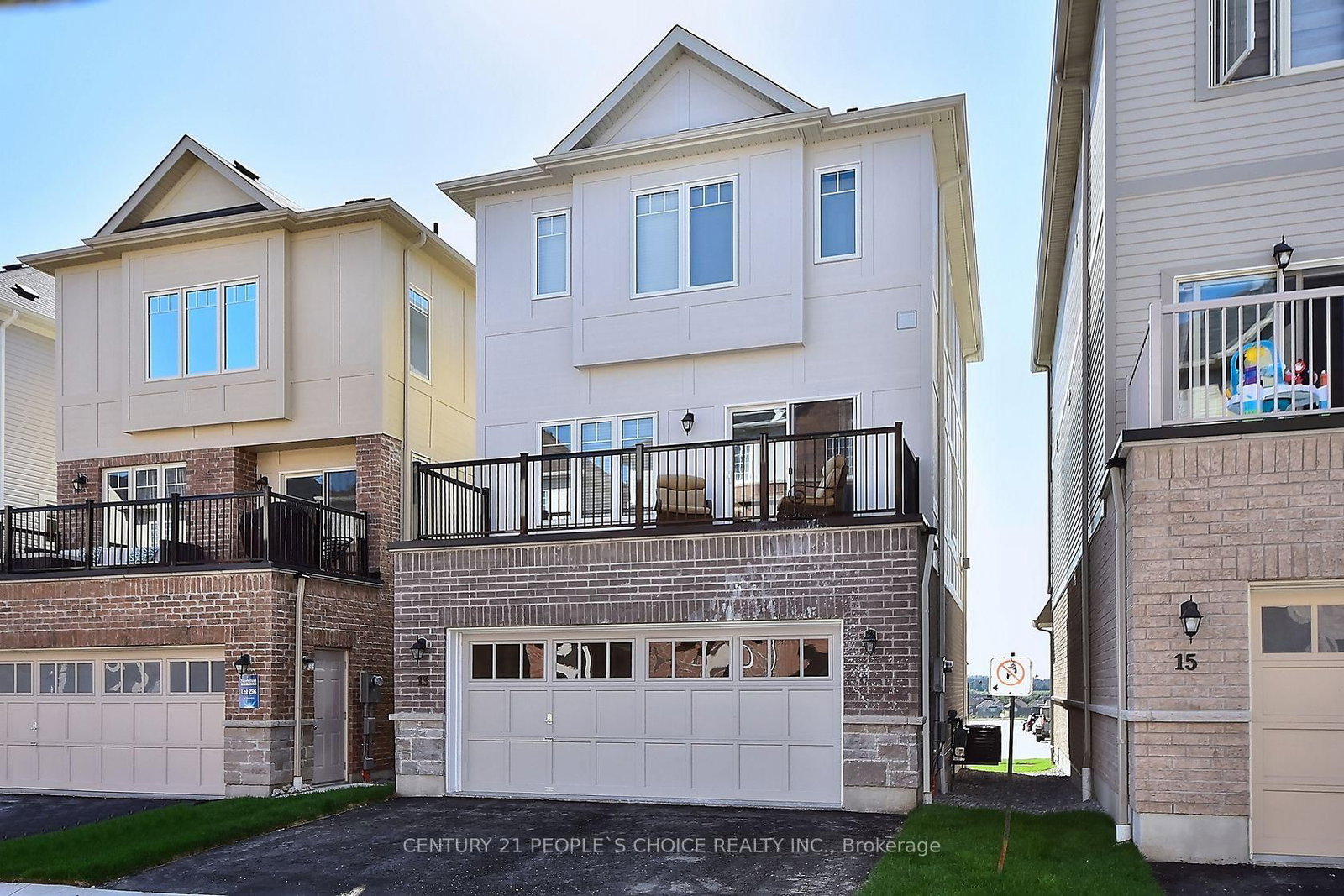 13 Devineridge Avenue • Ajax, ON photo 2